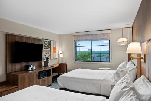 Premium Two Queen with Canadian Skyline View del hotel Holiday Inn Niagara Falls Scenic Downtown. Foto 5