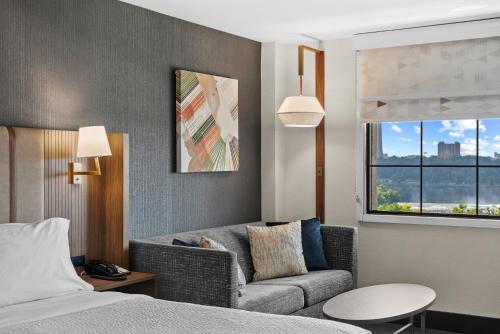 Premium King with Canadian Skyline View del hotel Holiday Inn Niagara Falls Scenic Downtown. Foto 1