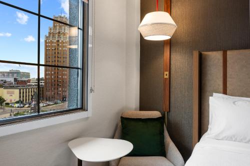 Premium Two Queen with Canadian Skyline View del hotel Holiday Inn Niagara Falls Scenic Downtown. Foto 8