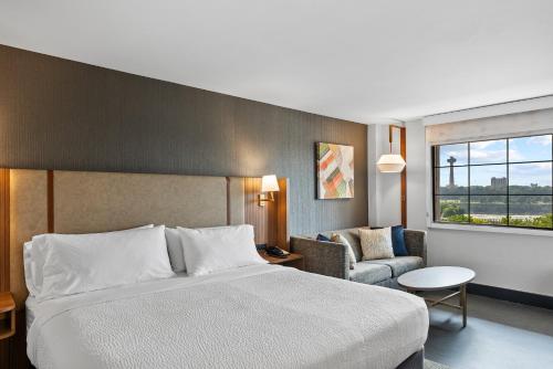 Premium King with Canadian Skyline View del hotel Holiday Inn Niagara Falls Scenic Downtown. Foto 5