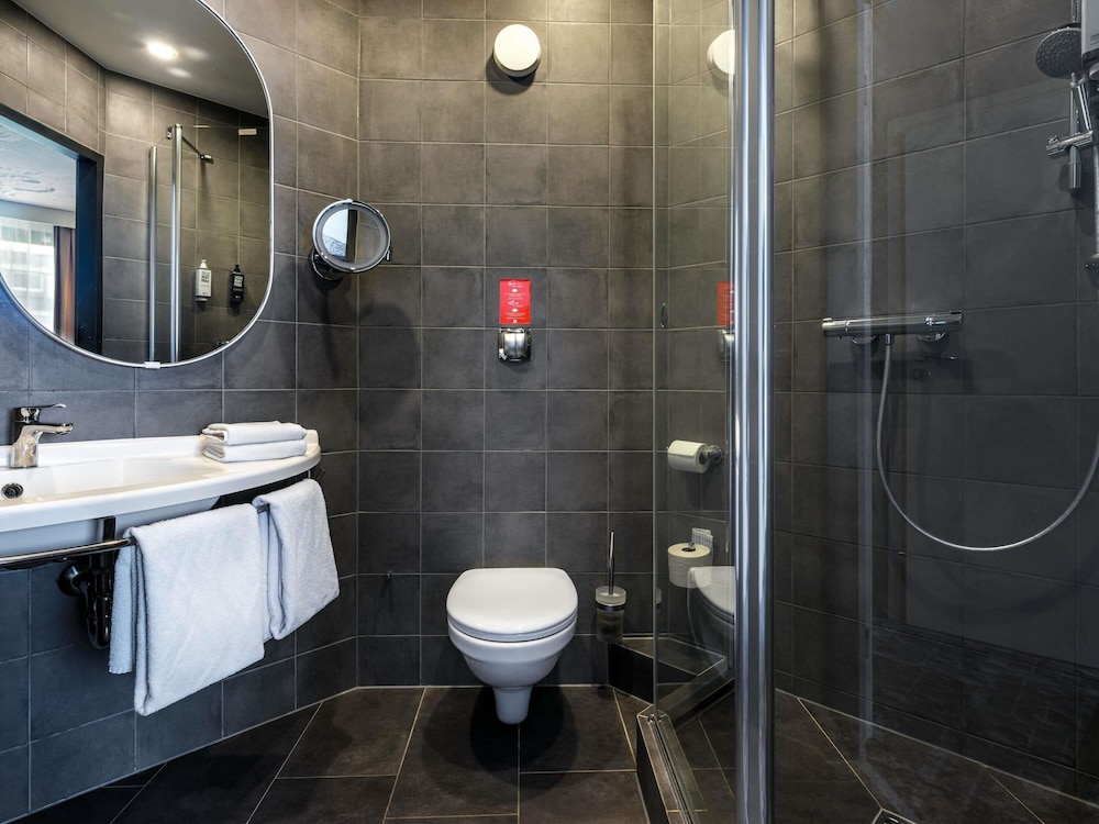 Habitación para 1 o 2 personas con dos camas separadas del hotel Ibis Krakow Centrum. Foto 7