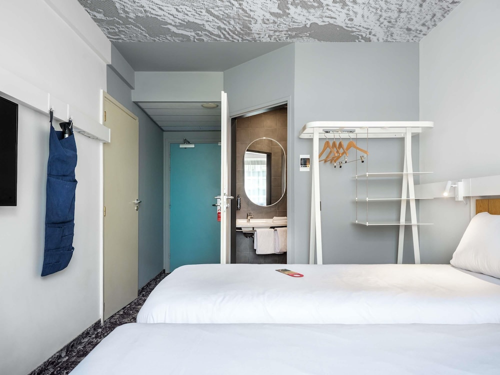 Habitación para 1 o 2 personas con dos camas separadas del hotel Ibis Krakow Centrum. Foto 8