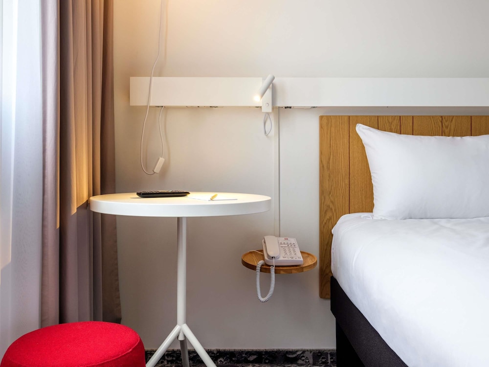 Habitación para 1 o 2 personas con dos camas separadas del hotel Ibis Krakow Centrum. Foto 9
