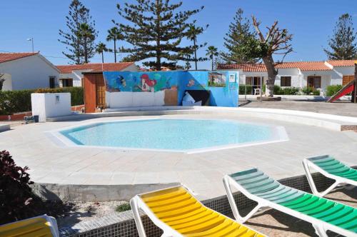 Bungalow de un dormitorio del hotel Bungalows Los Arcos. Foto 5