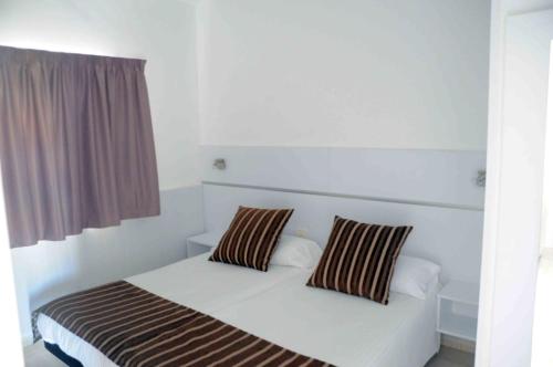 Bungalow de un dormitorio del hotel Bungalows Los Arcos. Foto 12