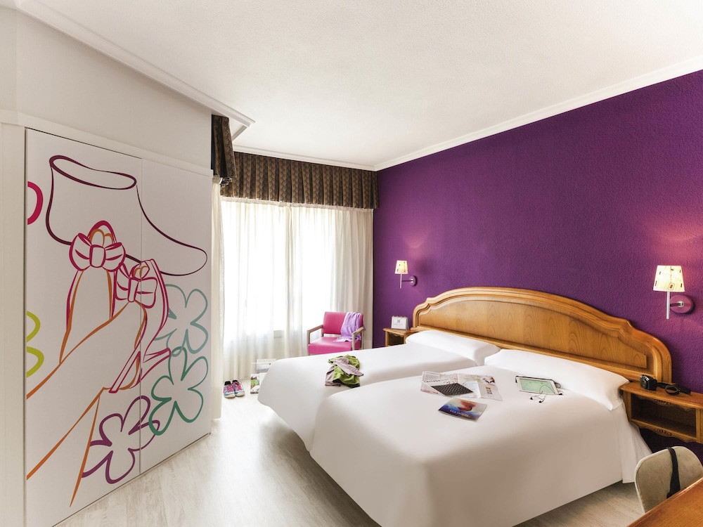 Habitación estándar con dos camas individuales del hotel Ibis Styles La Rioja Arnedo. Foto 10