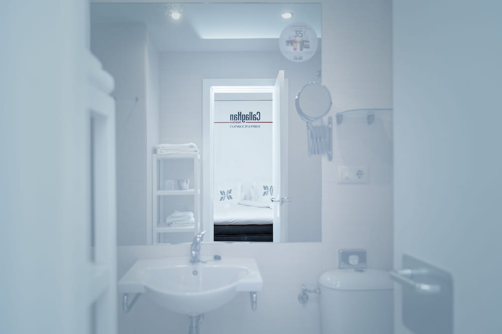 Habitación estándar con dos camas individuales del hotel Ibis Styles La Rioja Arnedo. Foto 12