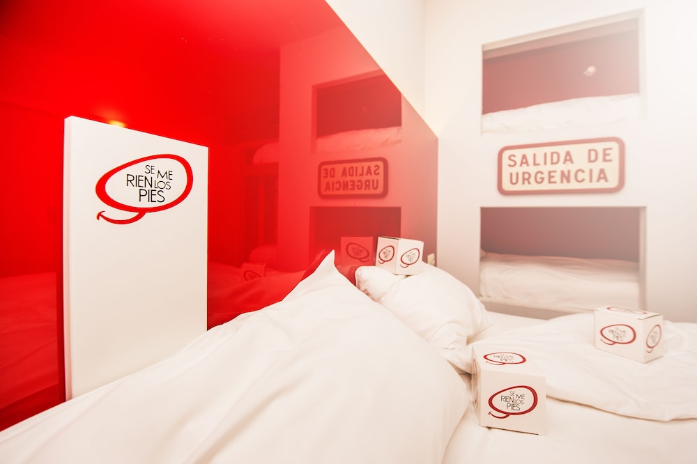 Habitación estándar con dos camas individuales y una cama supletoria del hotel Ibis Styles La Rioja Arnedo. Foto 3