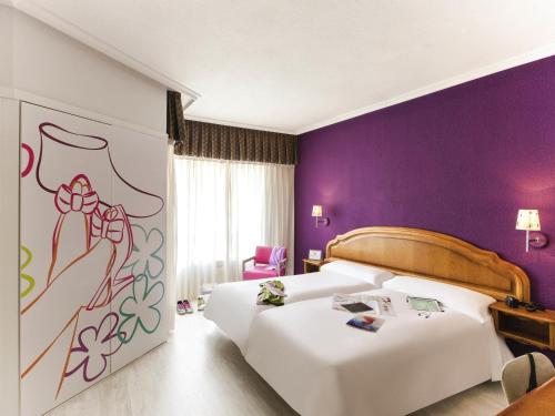 Suite familiar con 2 habitaciones comunicadas del hotel Ibis Styles La Rioja Arnedo. Foto 1