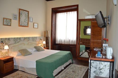 Habitación Triple - Última planta del hotel Garahotel. Foto 3