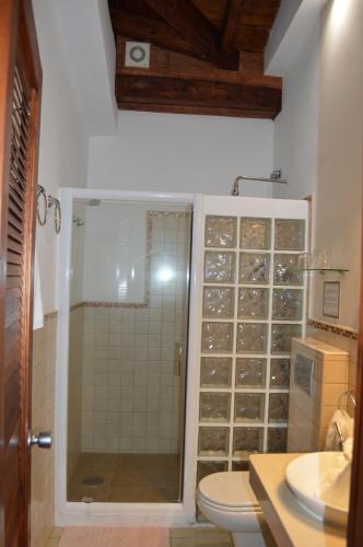 Habitación Triple - Última planta del hotel Garahotel. Foto 4