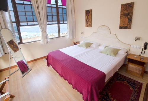 Habitación Doble Clásica con vistas al mar del hotel Garahotel. Foto 5
