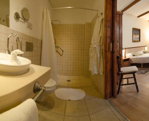 Habitación Doble adaptada para personas con discapacidad - 2 camas del hotel Garahotel. Foto 1