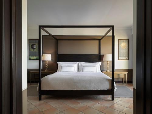 Suite con bañera de hidromasaje y vistas al mar del hotel Melia Hacienda del Conde. Foto 6