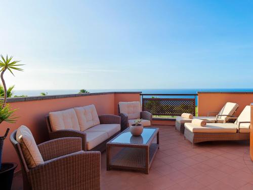Suite con vistas al mar del hotel Melia Hacienda del Conde. Foto 4
