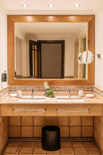 Habitación Premier del hotel Melia Hacienda del Conde. Foto 1