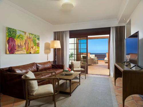 Suite con vistas al mar del hotel Melia Hacienda del Conde. Foto 4