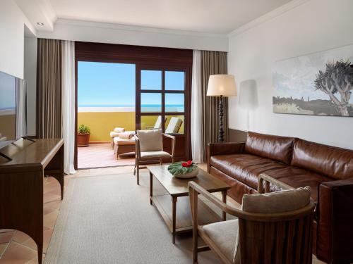 Suite with Sea View del hotel Melia Hacienda del Conde. Foto 14