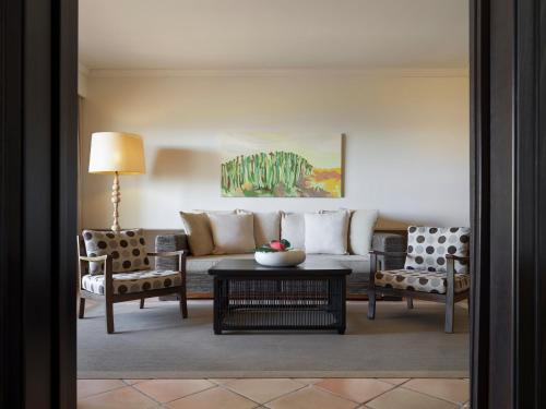 Suite with Whirlpool and Sea View del hotel Melia Hacienda del Conde. Foto 13