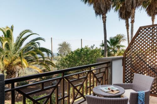 Suite Junior Singular con vistas al campo de golf del hotel Melia Hacienda del Conde. Foto 7