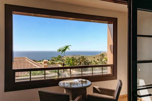 Suite Junior Singular con vistas al mar del hotel Melia Hacienda del Conde. Foto 4