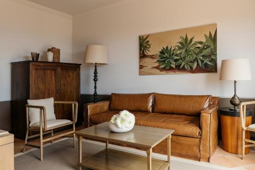 Suite con bañera de hidromasaje y vistas al mar del hotel Melia Hacienda del Conde. Foto 8