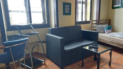 Estudio con vistas al mar del hotel Monasterio de San Antonio. Foto 6