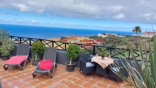 Estudio con vistas al mar del hotel Monasterio de San Antonio. Foto 9