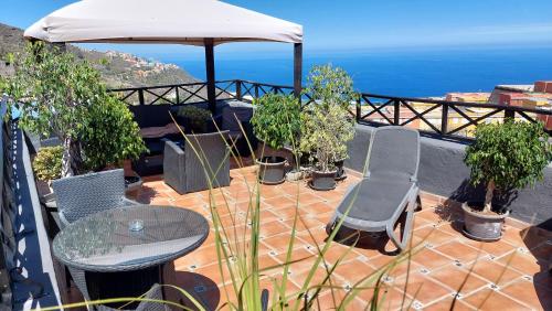 Estudio con vistas al mar del hotel Monasterio de San Antonio. Foto 12