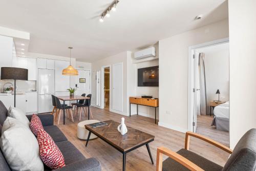 Apartamento Superior de 1 dormitorio con vistas al mar del hotel Ramada Residences by Wyndham Tenerife Costa Adeje. Foto 2