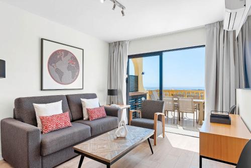 Apartamento Superior de 2 dormitorios con vistas al océano del hotel Ramada Residences by Wyndham Tenerife Costa Adeje. Foto 3