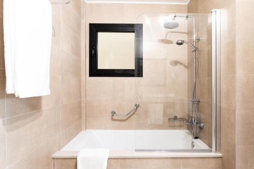 Apartamento de 1 dormitorio con vistas al océano del hotel Ramada Residences by Wyndham Tenerife Costa Adeje. Foto 6