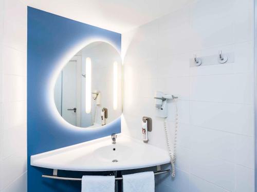 Habitación Doble Estándar - Adaptada para personas con movilidad reducida del hotel Ibis Budget Madrid Alcorcon Mostoles. Foto 2