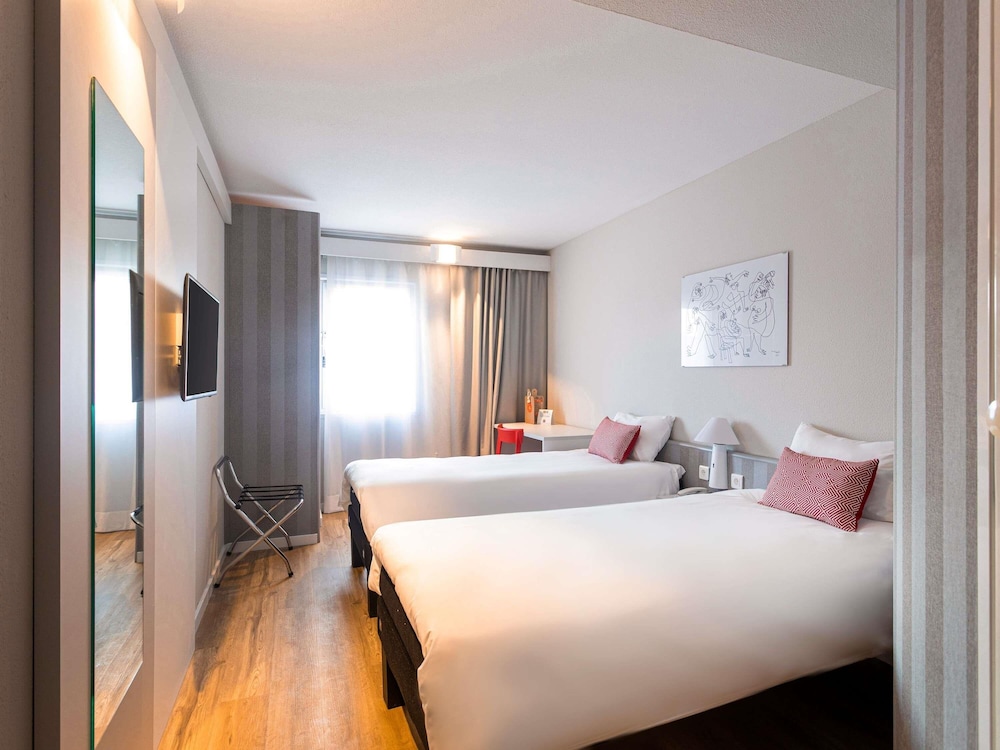 Habitación, 2 camas individuales del hotel Ibis Valencia Alfafar. Foto 4