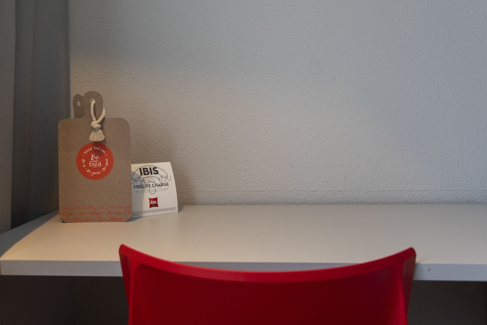 Habitación, 2 camas individuales del hotel Ibis Valencia Alfafar. Foto 8