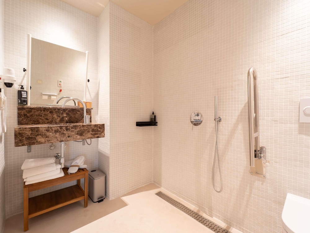 Habitación estándar, 1 cama doble, accesible para personas con discapacidad del hotel Ibis Valencia Alfafar. Foto 5