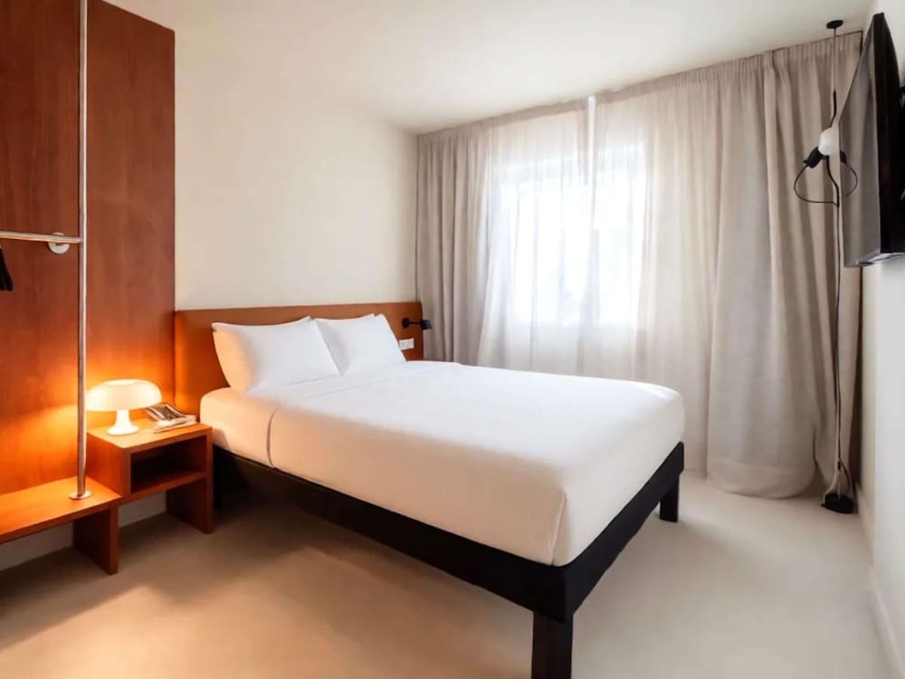 Habitación estándar, 1 cama doble, accesible para personas con discapacidad del hotel Ibis Valencia Alfafar. Foto 6