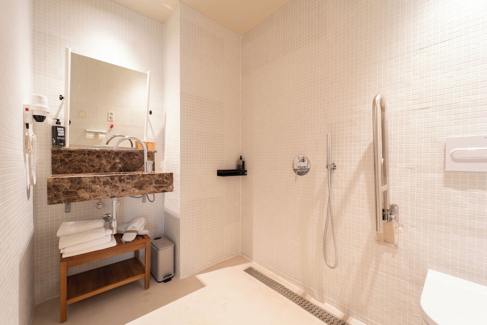 Habitación estándar, 1 cama doble, accesible para personas con discapacidad del hotel Ibis Valencia Alfafar. Foto 7
