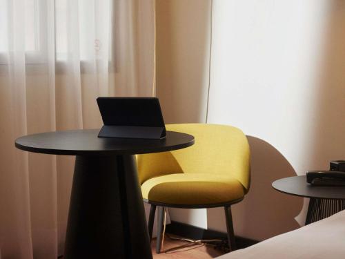 Habitación Doble Superior - 2 camas del hotel Ibis Madrid Aeropuerto Barajas. Foto 5