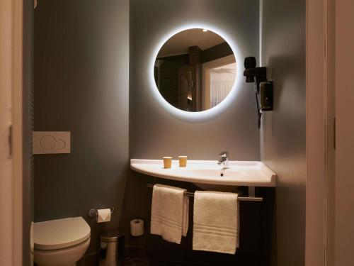 Habitación Doble Superior - 2 camas del hotel Ibis Madrid Aeropuerto Barajas. Foto 8