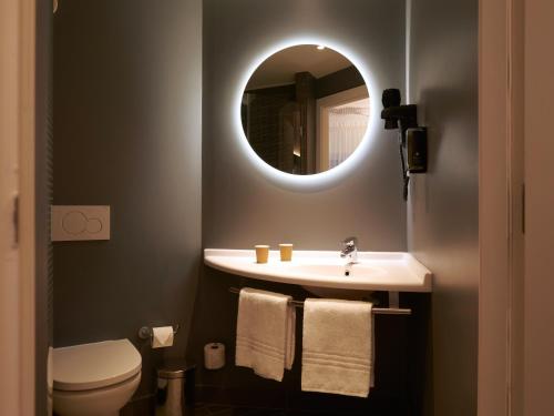 Double Room with Extra Bed del hotel Ibis Madrid Aeropuerto Barajas. Foto 20