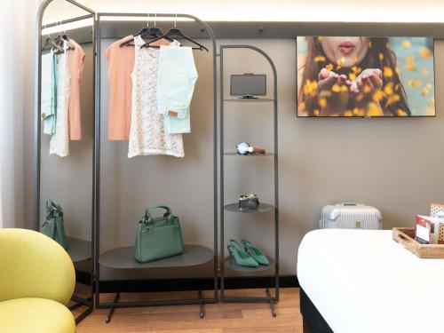 Superior Double Room del hotel Ibis Madrid Aeropuerto Barajas. Foto 10