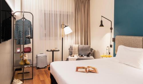 Superior Double Room del hotel Ibis Madrid Aeropuerto Barajas. Foto 15