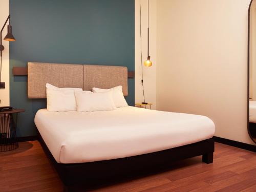 Superior Double Room del hotel Ibis Madrid Aeropuerto Barajas. Foto 20