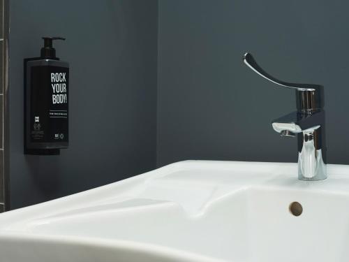 Superior Twin room del hotel Ibis Madrid Aeropuerto Barajas. Foto 18