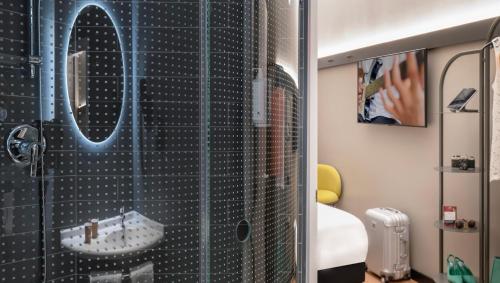 Superior Double Room del hotel Ibis Madrid Aeropuerto Barajas. Foto 29