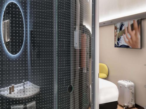 Superior Twin room del hotel Ibis Madrid Aeropuerto Barajas. Foto 9