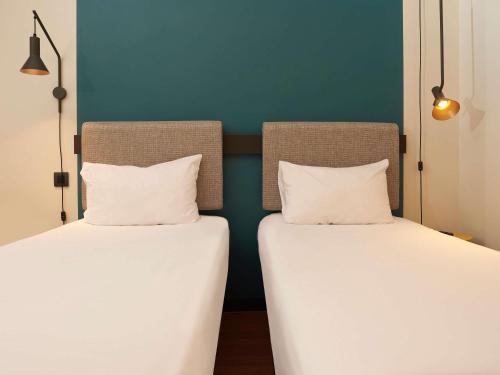 Habitación Doble Superior - 2 camas del hotel Ibis Madrid Aeropuerto Barajas. Foto 13
