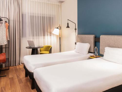 Habitación Doble Superior - 2 camas del hotel Ibis Madrid Aeropuerto Barajas. Foto 15