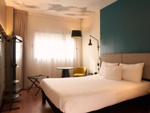 Habitación Doble Superior del hotel Ibis Madrid Aeropuerto Barajas. Foto 20
